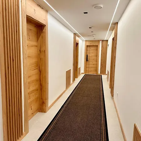 305 Zlatni Javor * Jahorina